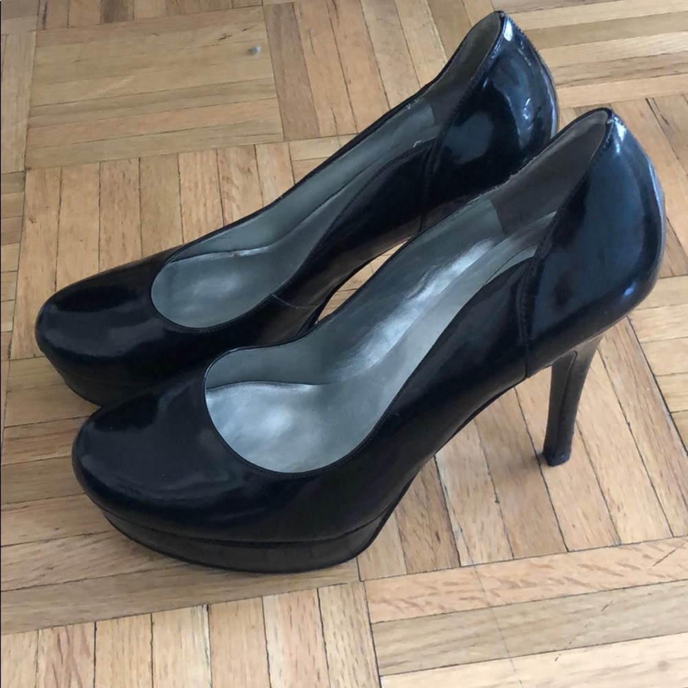 Guess black platform pumps